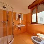 Mele Semesterbostad Lido Marini
